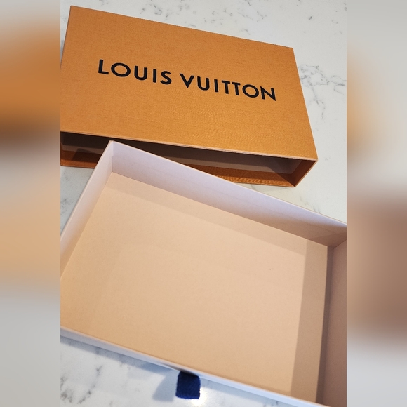 LOUIS VUITTON - Small giftbox (Authentic) 1 - Picture 2 of 5